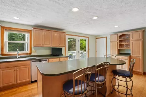 Kitchen - 4 Debbie St, Hooksett, NH 03106 photo 3 of 5