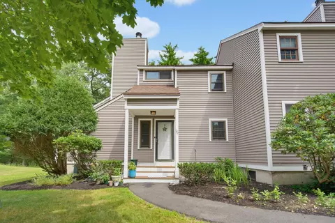 15 Kirriemuir Rd #15, Stratham, NH 03885