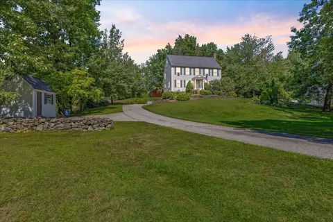 71 Pond St, Newton, NH 03858