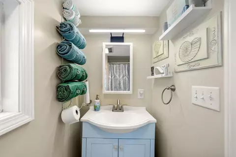 Bath - 470 Winnacunnet Rd #8, Hampton, NH 03842 photo 2 of 2