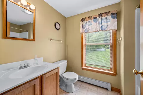 Bath - 740 E Barre Rd, Barre, VT 05641 photo 2 of 4