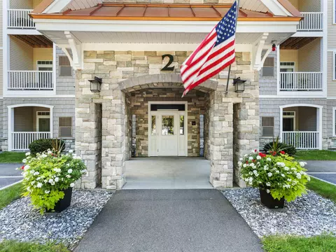2 Henry David Dr #412, Nashua, NH 03062