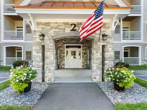 2 Henry David Dr #412, Nashua, NH 03062