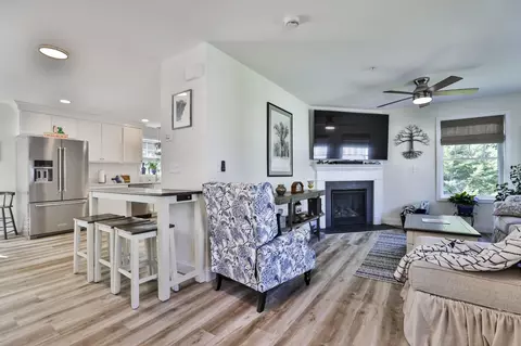 Living - 4 Bovee Way #B, Epping, NH 03042 photo 2 of 6