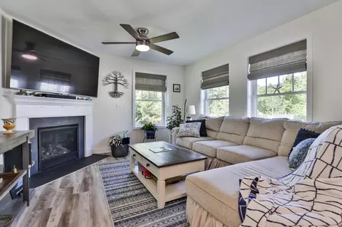 Living - 4 Bovee Way #B, Epping, NH 03042 photo 3 of 6