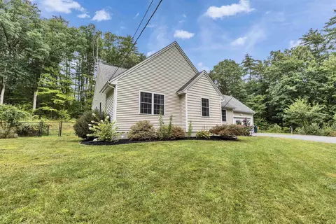 Exterior - 12 Springvale Ave, Brookline, NH 03033 photo 7 of 8