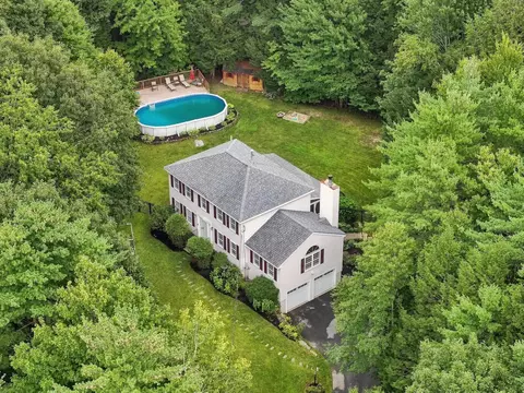 14 Benjamin Dr, Goffstown, NH 03045