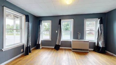 Living - 7 River Rd, Jericho, VT 05465 photo 1 of 3