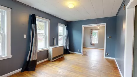 Living - 7 River Rd, Jericho, VT 05465 photo 2 of 3