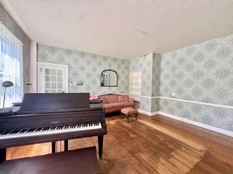 Living - 1441 E Main St, Poultney, VT 05764 photo 1 of 3