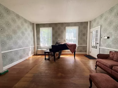 Living - 1441 E Main St, Poultney, VT 05764 photo 2 of 3