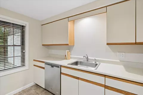 Kitchen - 62 Stacey Cir, Windham, NH 03087 photo 3 of 4