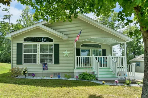 25 Mountain View Dr, Franklin, NH 03235