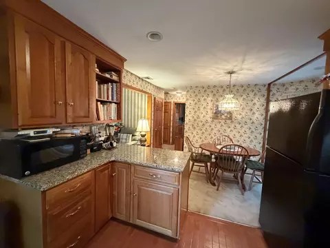 Kitchen - 226 Amesbury Rd, Kensington, NH 03833 photo 3 of 5