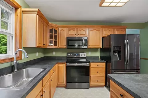 Kitchen - 56 Old Fort Ln, Dunbarton, NH 03046 photo 3 of 4