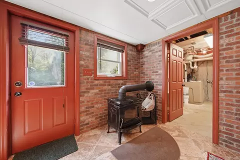 Entry Way - 42 Highfields Rd, Wilton, NH 03086 photo 5 of 6
