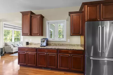 Kitchen - 21 Colt Ln, Epping, NH 03042 photo 3 of 3