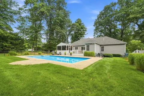 Exterior - 8 Rolling Ridge Rd, Windham, NH 03087 photo 4 of 7