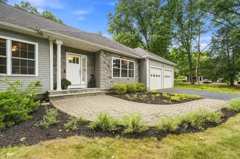 Exterior - 8 Rolling Ridge Rd, Windham, NH 03087 photo 2 of 7