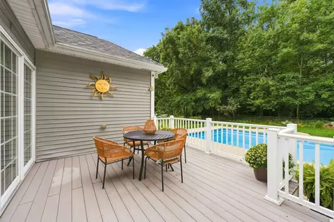 Exterior - 8 Rolling Ridge Rd, Windham, NH 03087 photo 5 of 7