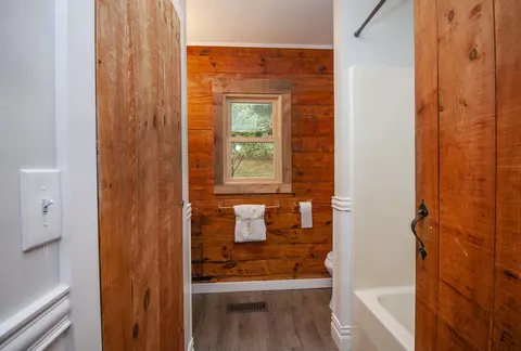Entry Way - 212 Colburn Rd, Temple, NH 03084 photo 6 of 10