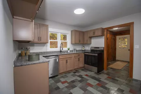 Entry Way - 212 Colburn Rd, Temple, NH 03084 photo 1 of 10