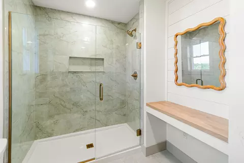 Bath - 427 Mountain View Rd, Williston, VT 05495 photo 4 of 7