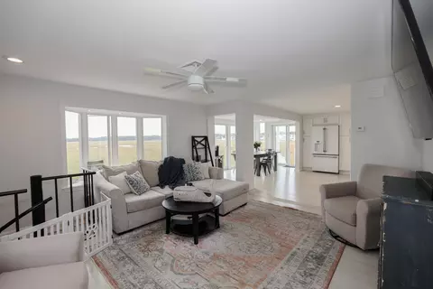 Living - 583 Ocean Blvd, Hampton, NH 03842 photo 3 of 12