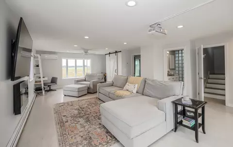 Living - 583 Ocean Blvd, Hampton, NH 03842 photo 6 of 12
