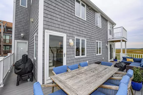 Exterior - 583 Ocean Blvd, Hampton, NH 03842 photo 6 of 14