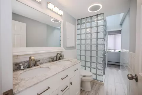 Bath - 583 Ocean Blvd, Hampton, NH 03842 photo 3 of 7
