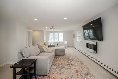 Living - 583 Ocean Blvd, Hampton, NH 03842 photo 10 of 12