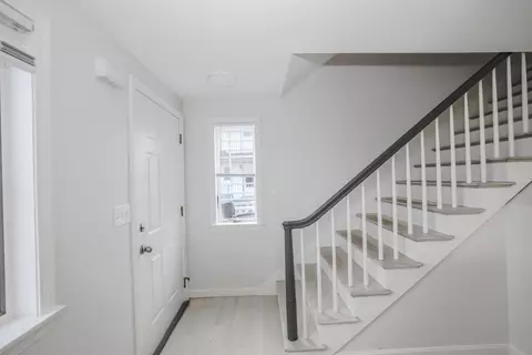 Entry Way - 583 Ocean Blvd, Hampton, NH 03842 photo 1 of 3