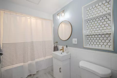 Bath - 583 Ocean Blvd, Hampton, NH 03842 photo 2 of 7