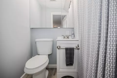 Bath - 583 Ocean Blvd, Hampton, NH 03842 photo 5 of 7