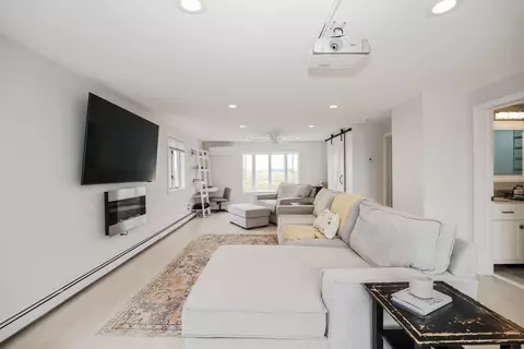 Living - 583 Ocean Blvd, Hampton, NH 03842 photo 5 of 12