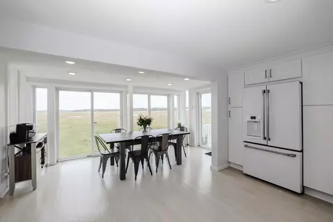 Dining - 583 Ocean Blvd, Hampton, NH 03842 photo 2 of 5
