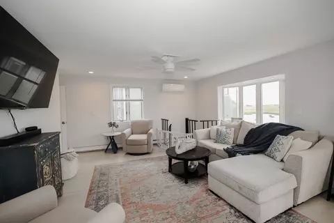 Living - 583 Ocean Blvd, Hampton, NH 03842 photo 2 of 12