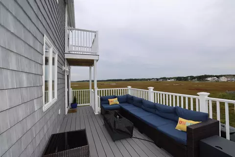 Exterior - 583 Ocean Blvd, Hampton, NH 03842 photo 7 of 14