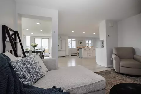 Living - 583 Ocean Blvd, Hampton, NH 03842 photo 4 of 12