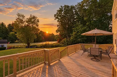 10 Lilac St, Hudson, NH 03051