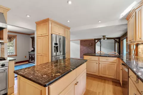 Kitchen - 34 Sharon Rd, Windham, NH 03087 photo 4 of 5