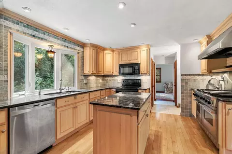 Kitchen - 34 Sharon Rd, Windham, NH 03087 photo 1 of 5