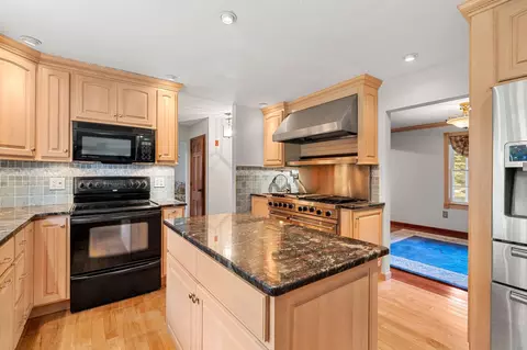 Kitchen - 34 Sharon Rd, Windham, NH 03087 photo 5 of 5