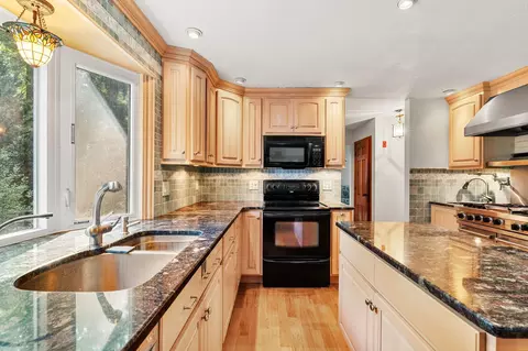 Kitchen - 34 Sharon Rd, Windham, NH 03087 photo 3 of 5