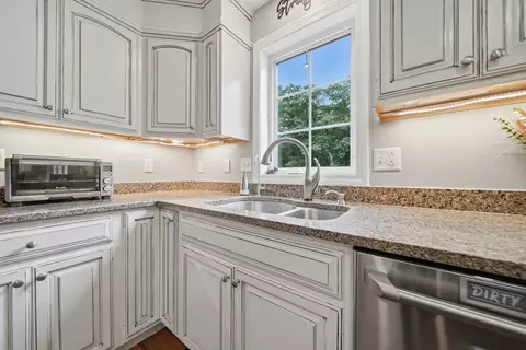 Kitchen - 6 Greystone Ter, Hooksett, NH 03106 photo 1 of 5