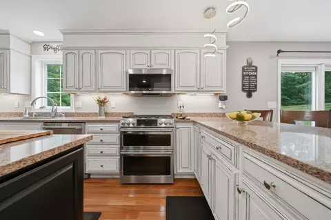 Kitchen - 6 Greystone Ter, Hooksett, NH 03106 photo 4 of 5