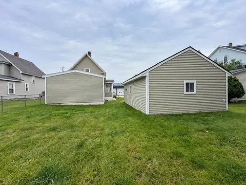 Exterior - 867 4th Ave, Berlin, NH 03570 photo 3 of 3