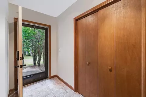 Entry Way - 2 Quincy Dr, Derry, NH 03038 photo 3 of 3