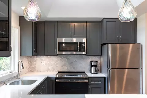 Kitchen - 180 Drinkwater Rd, Kensington, NH 03833 photo 8 of 11